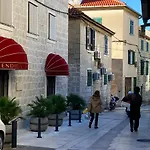 En-Suite Rose On Rokova Street - 5 Min Walk To The Old Town Of Split