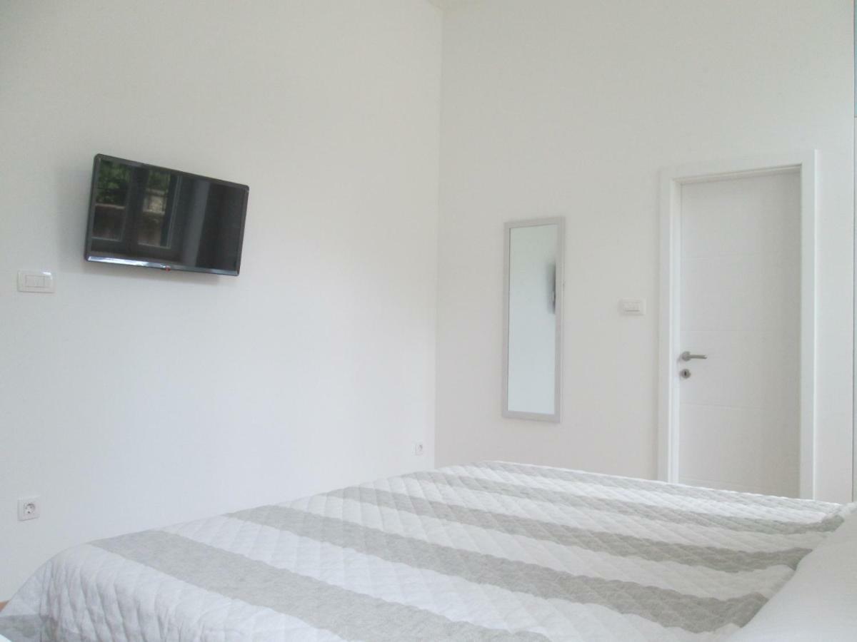 En-suite Rose On Rokova Street - 5 Min Walk To The Old Town Of Guest house